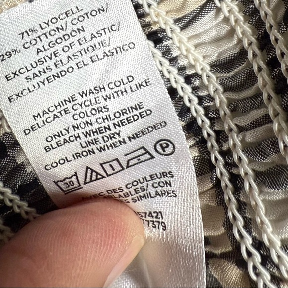 Ann Taylor Plaid Smocked Blouse XXS Long Sleeve Black White Ruffle Hem - Picture 4 of 7